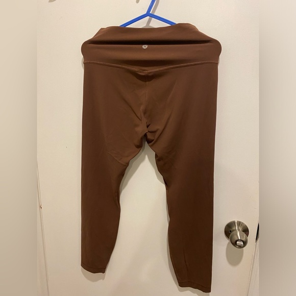 Lullulemon legging was seldom used - Picture 2 of 8